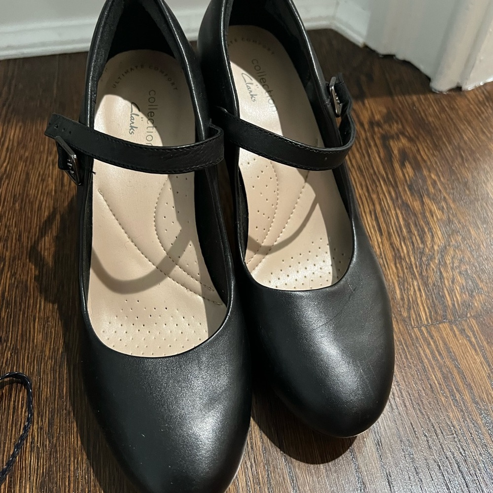 COMFORTABLE CLARKS HEEL SIZE 6